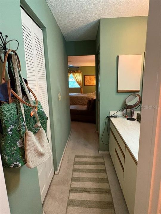 Под контрактом: $178,000 (2 спален, 2 ванн, 1100 Квадратных фут)