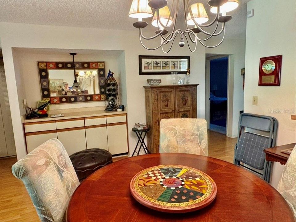 Под контрактом: $178,000 (2 спален, 2 ванн, 1100 Квадратных фут)