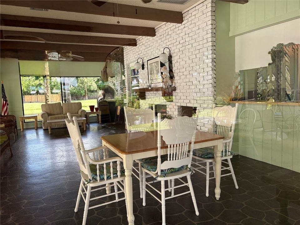 Под контрактом: $178,000 (2 спален, 2 ванн, 1100 Квадратных фут)