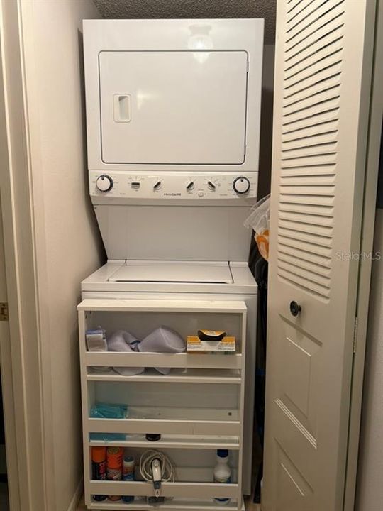 Под контрактом: $178,000 (2 спален, 2 ванн, 1100 Квадратных фут)