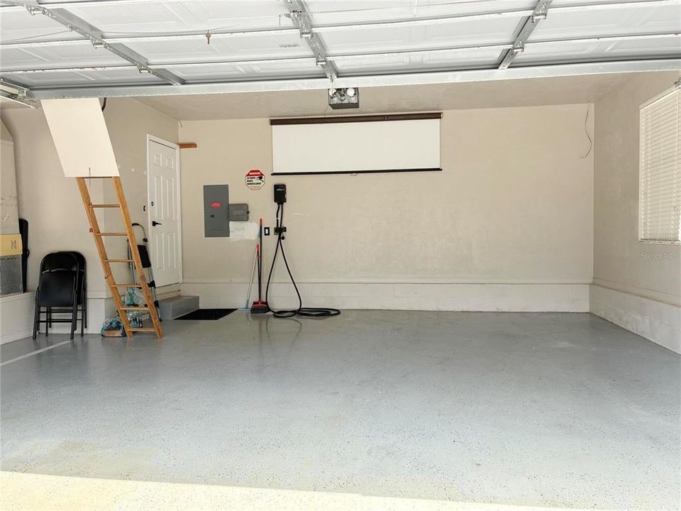 Под контрактом: $357,500 (4 спален, 2 ванн, 1790 Квадратных фут)