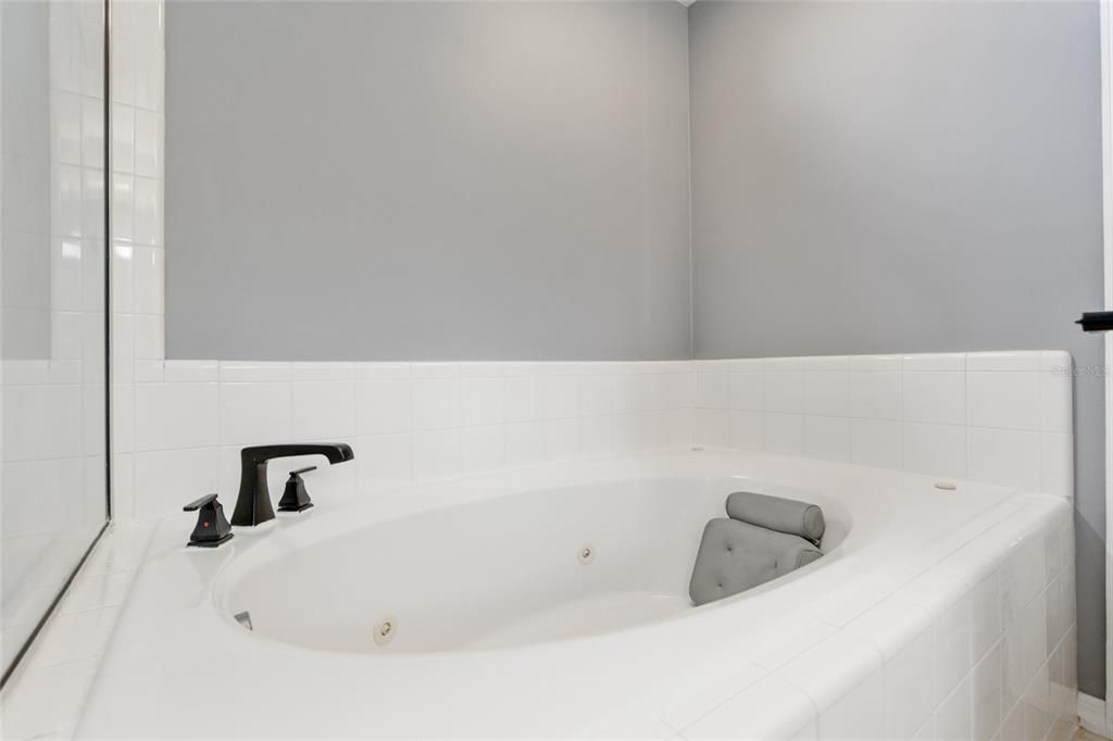 Под контрактом: $357,500 (4 спален, 2 ванн, 1790 Квадратных фут)