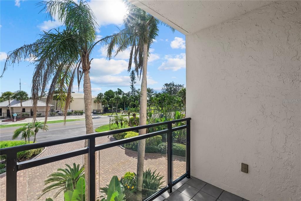 Под контрактом: $1,350,000 (3 спален, 2 ванн, 1660 Квадратных фут)