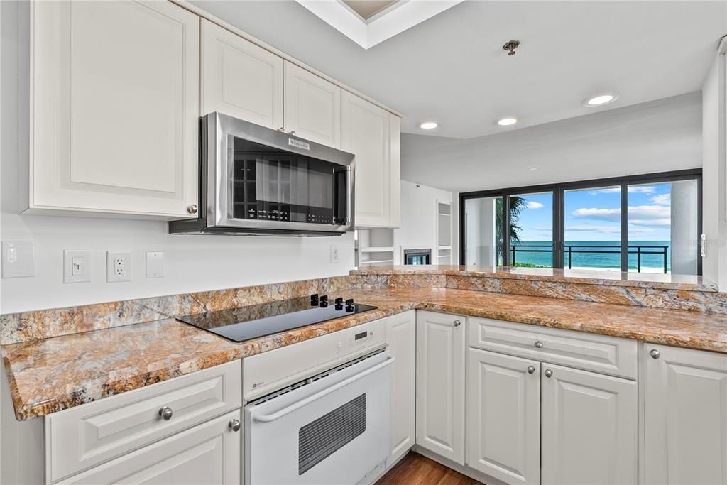 Под контрактом: $1,350,000 (3 спален, 2 ванн, 1660 Квадратных фут)