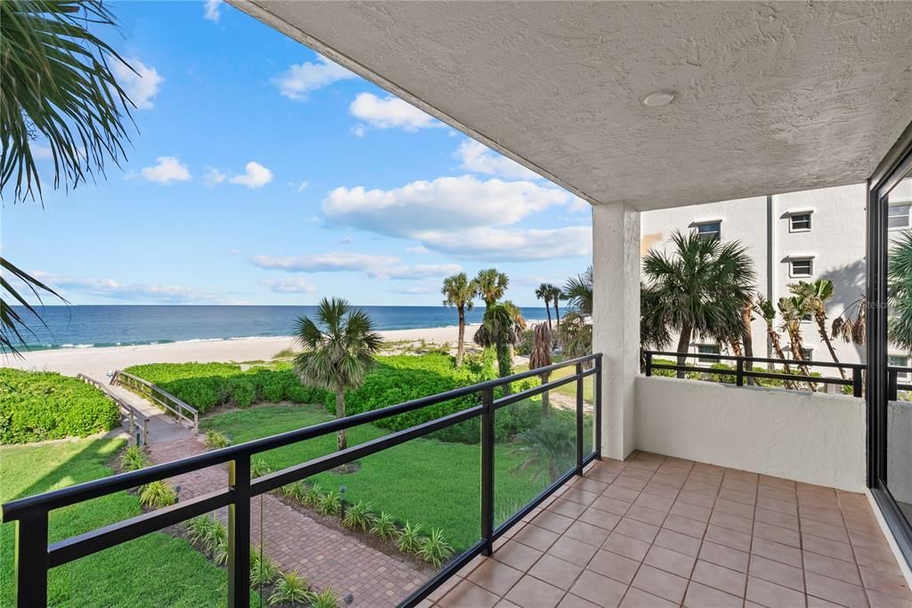 Под контрактом: $1,350,000 (3 спален, 2 ванн, 1660 Квадратных фут)