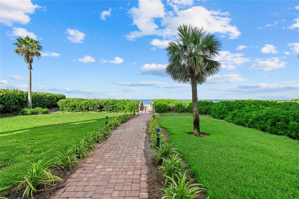 Под контрактом: $1,350,000 (3 спален, 2 ванн, 1660 Квадратных фут)