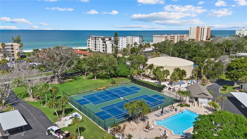 Под контрактом: $1,350,000 (3 спален, 2 ванн, 1660 Квадратных фут)