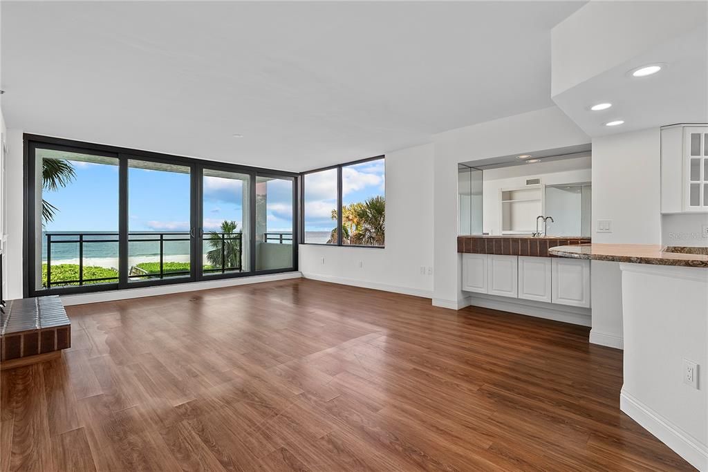 Под контрактом: $1,350,000 (3 спален, 2 ванн, 1660 Квадратных фут)