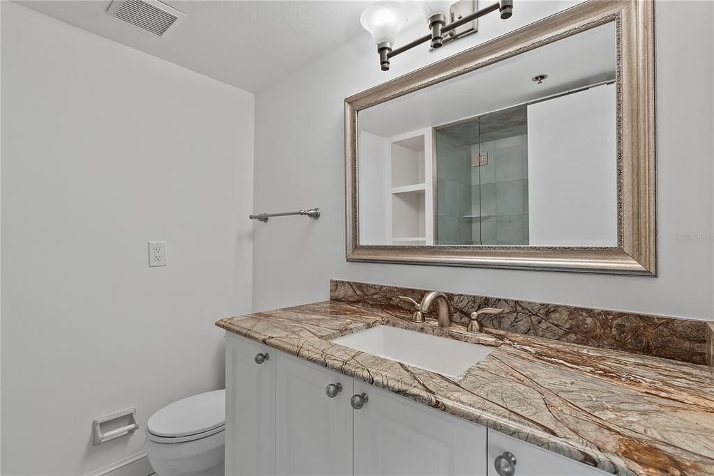 Под контрактом: $1,350,000 (3 спален, 2 ванн, 1660 Квадратных фут)