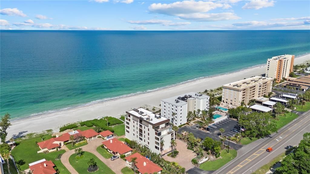 Под контрактом: $1,350,000 (3 спален, 2 ванн, 1660 Квадратных фут)