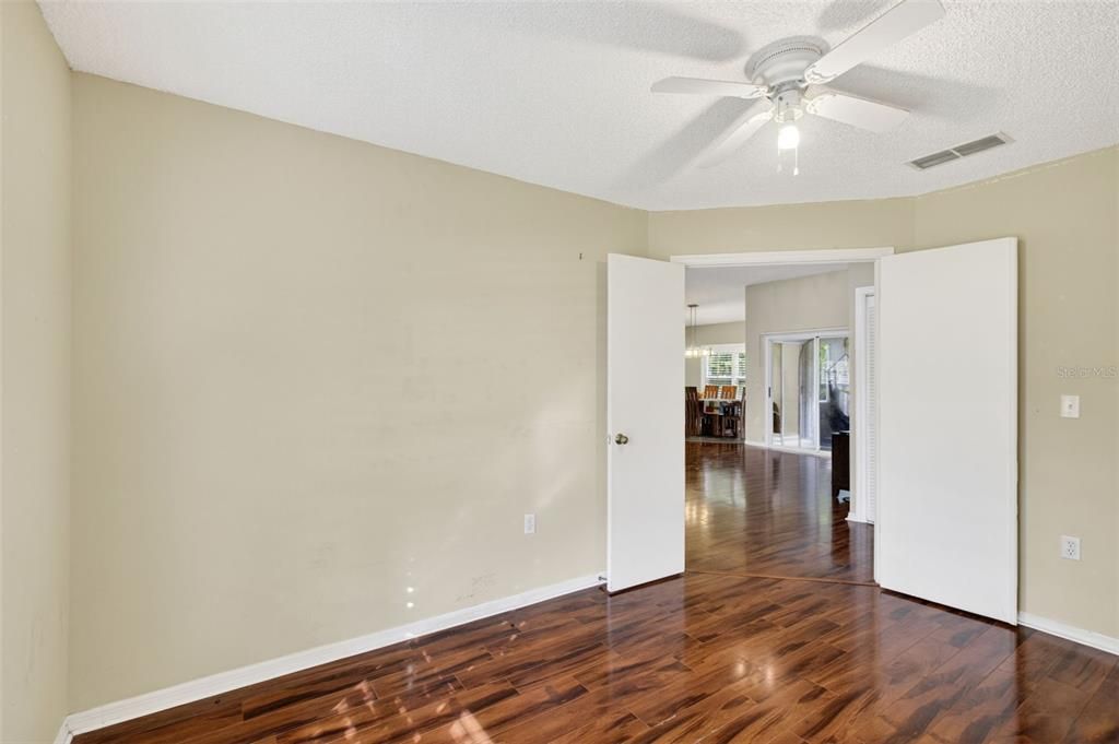 Activo con contrato: $340,000 (3 camas, 2 baños, 1787 Pies cuadrados)