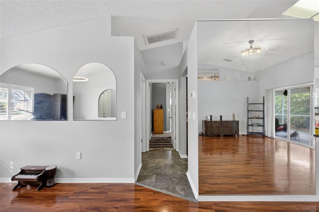 Activo con contrato: $340,000 (3 camas, 2 baños, 1787 Pies cuadrados)