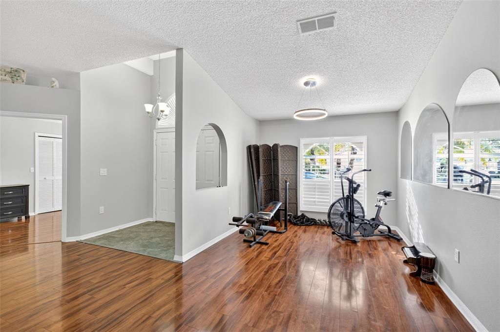 Activo con contrato: $340,000 (3 camas, 2 baños, 1787 Pies cuadrados)