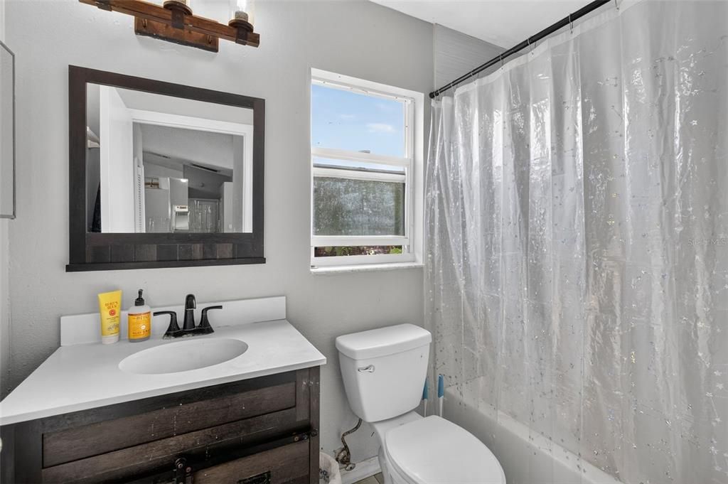 Activo con contrato: $340,000 (3 camas, 2 baños, 1787 Pies cuadrados)