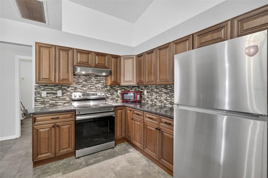 Activo con contrato: $340,000 (3 camas, 2 baños, 1787 Pies cuadrados)