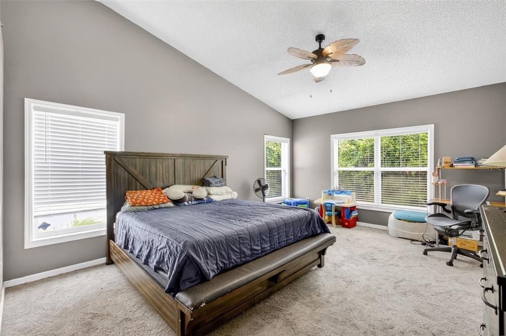 Activo con contrato: $340,000 (3 camas, 2 baños, 1787 Pies cuadrados)