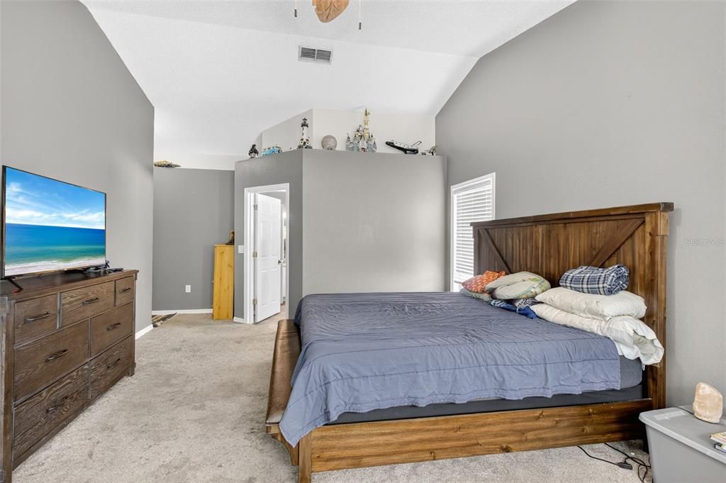 Activo con contrato: $340,000 (3 camas, 2 baños, 1787 Pies cuadrados)