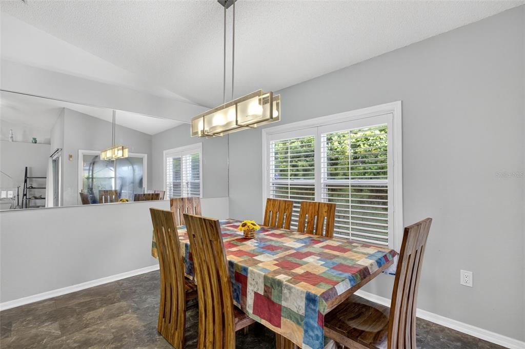 Activo con contrato: $340,000 (3 camas, 2 baños, 1787 Pies cuadrados)