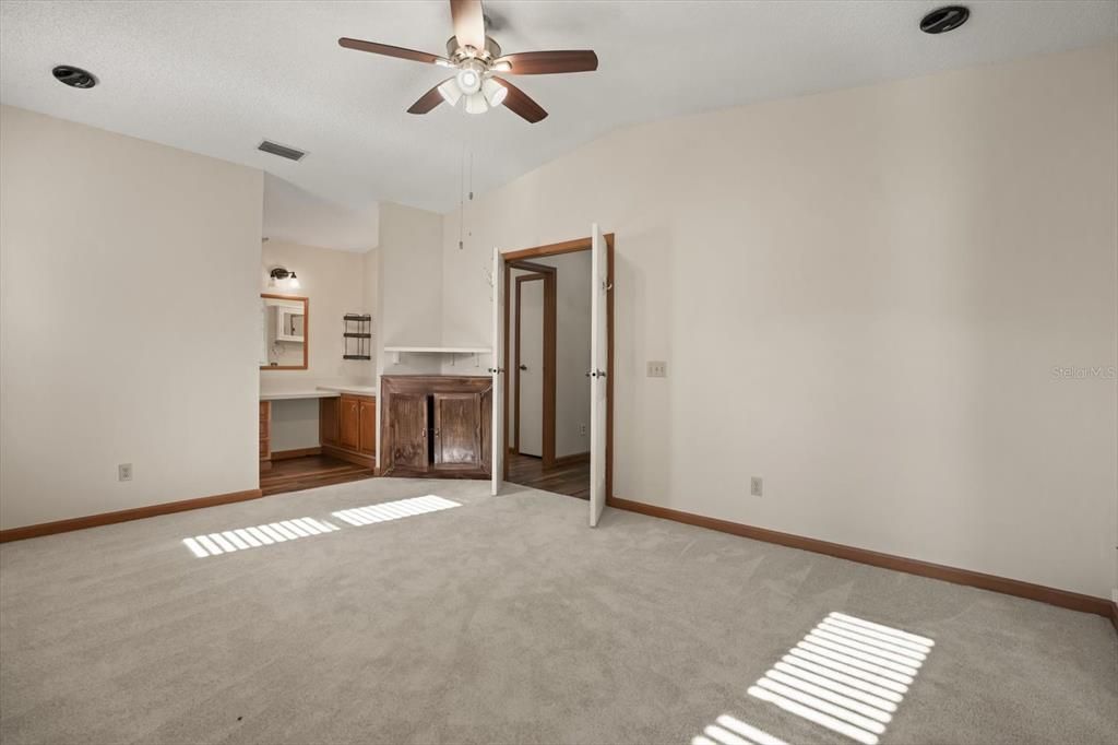 На продажу: $299,900 (3 спален, 3 ванн, 1830 Квадратных фут)