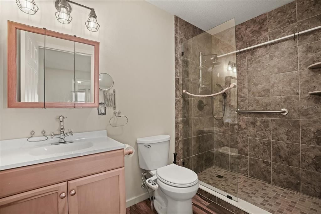 На продажу: $299,900 (3 спален, 3 ванн, 1830 Квадратных фут)