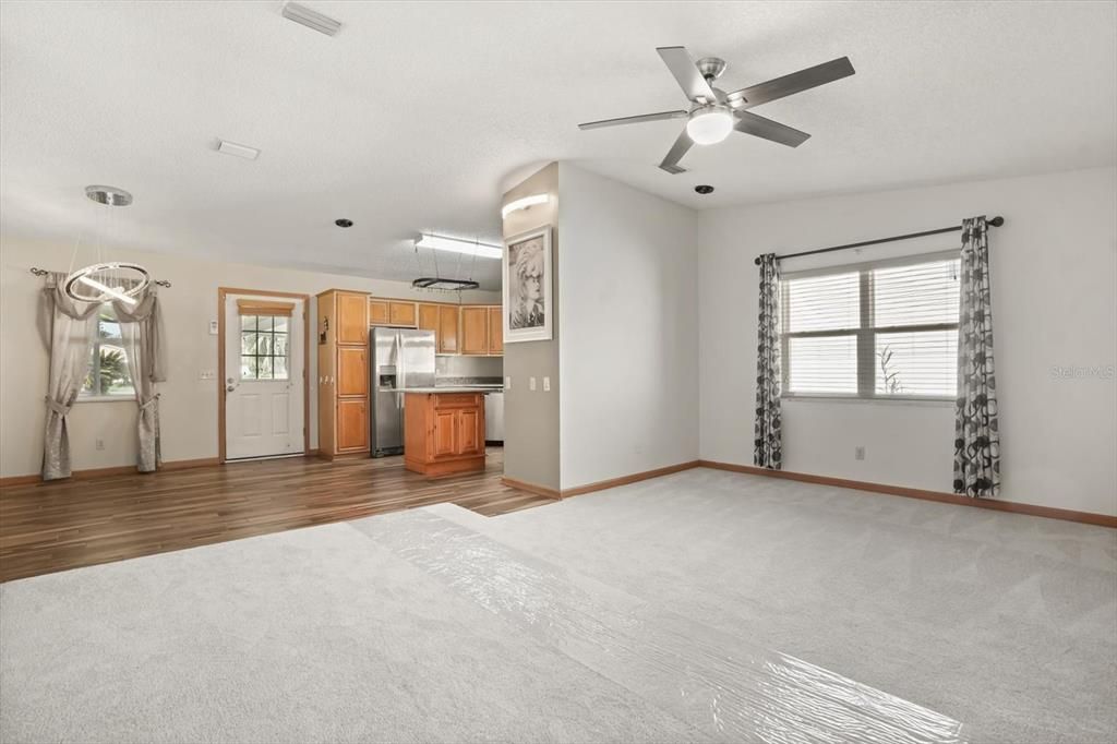 На продажу: $299,900 (3 спален, 3 ванн, 1830 Квадратных фут)