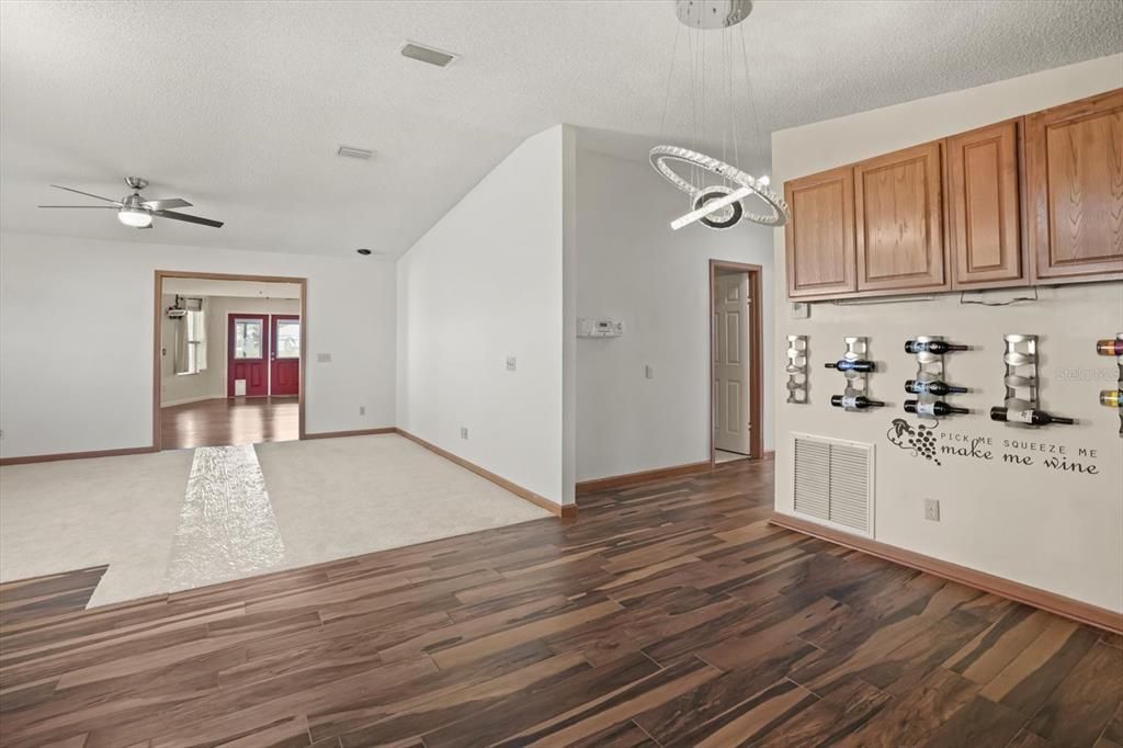 На продажу: $299,900 (3 спален, 3 ванн, 1830 Квадратных фут)