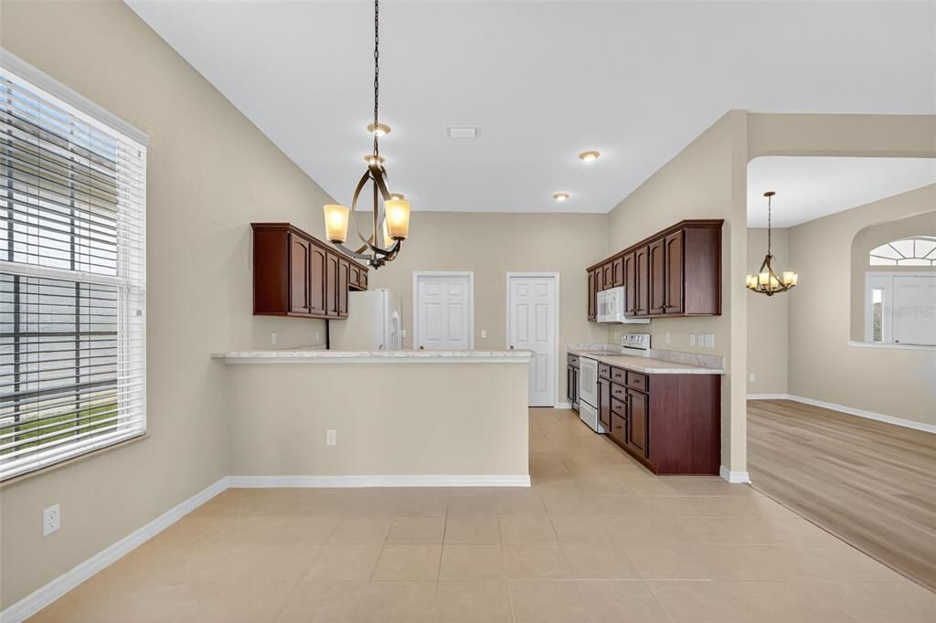 En Venta: $450,000 (3 camas, 2 baños, 2121 Pies cuadrados)