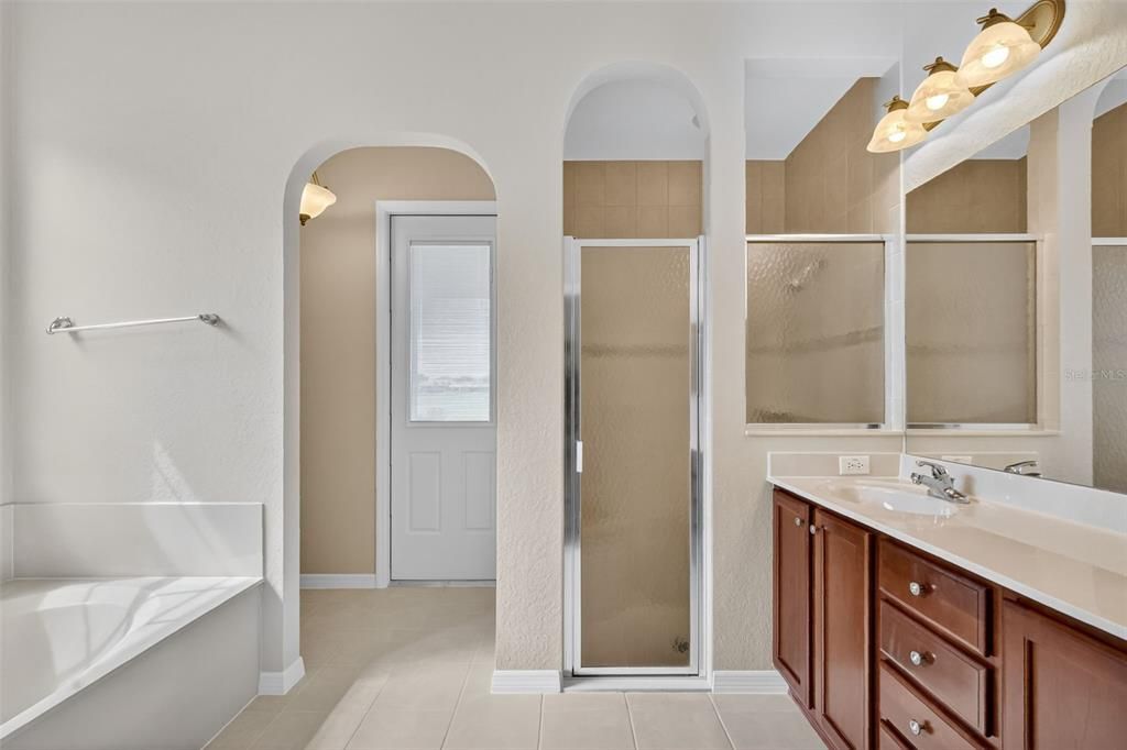 En Venta: $450,000 (3 camas, 2 baños, 2121 Pies cuadrados)