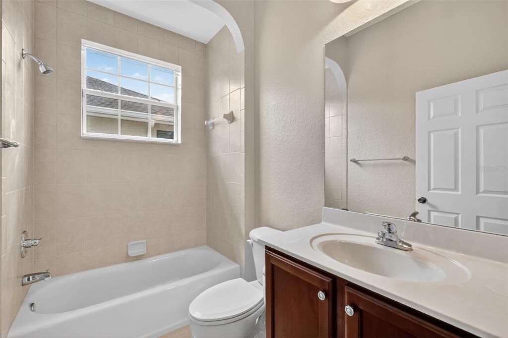 En Venta: $450,000 (3 camas, 2 baños, 2121 Pies cuadrados)