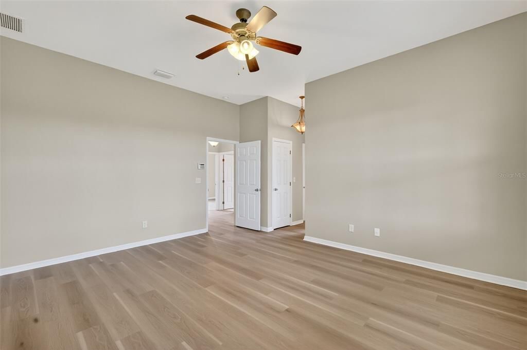 En Venta: $450,000 (3 camas, 2 baños, 2121 Pies cuadrados)