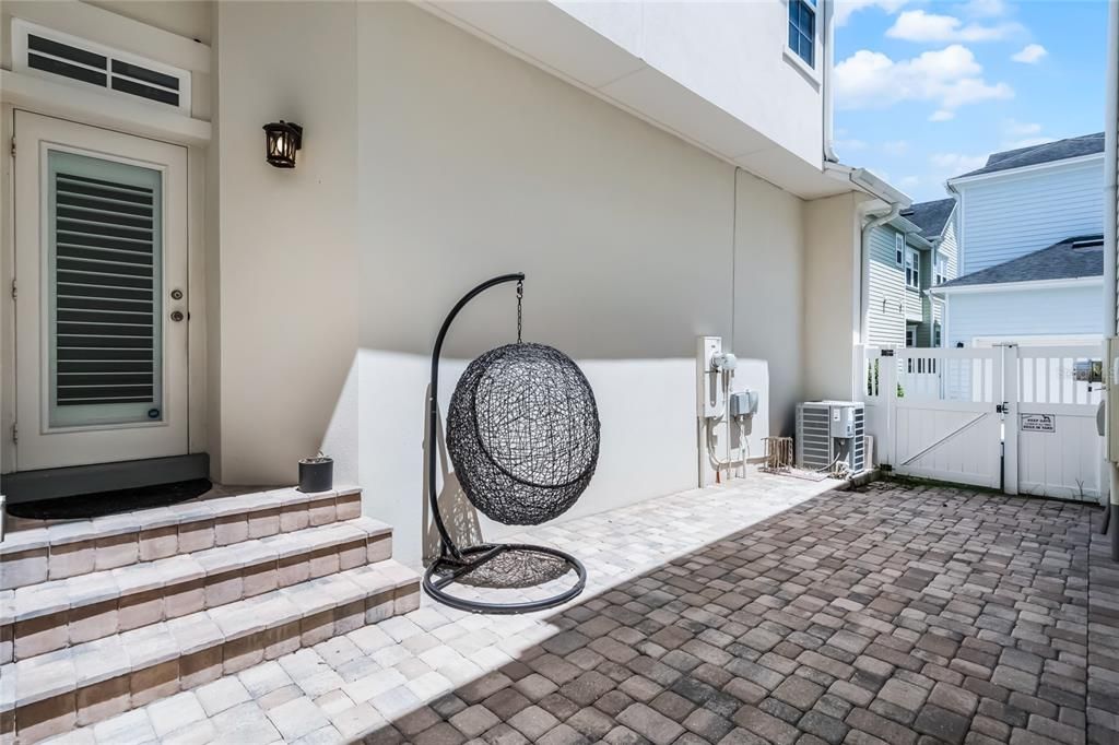 Под контрактом: $675,000 (3 спален, 2 ванн, 2149 Квадратных фут)