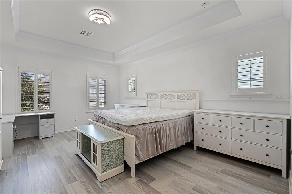 Под контрактом: $675,000 (3 спален, 2 ванн, 2149 Квадратных фут)