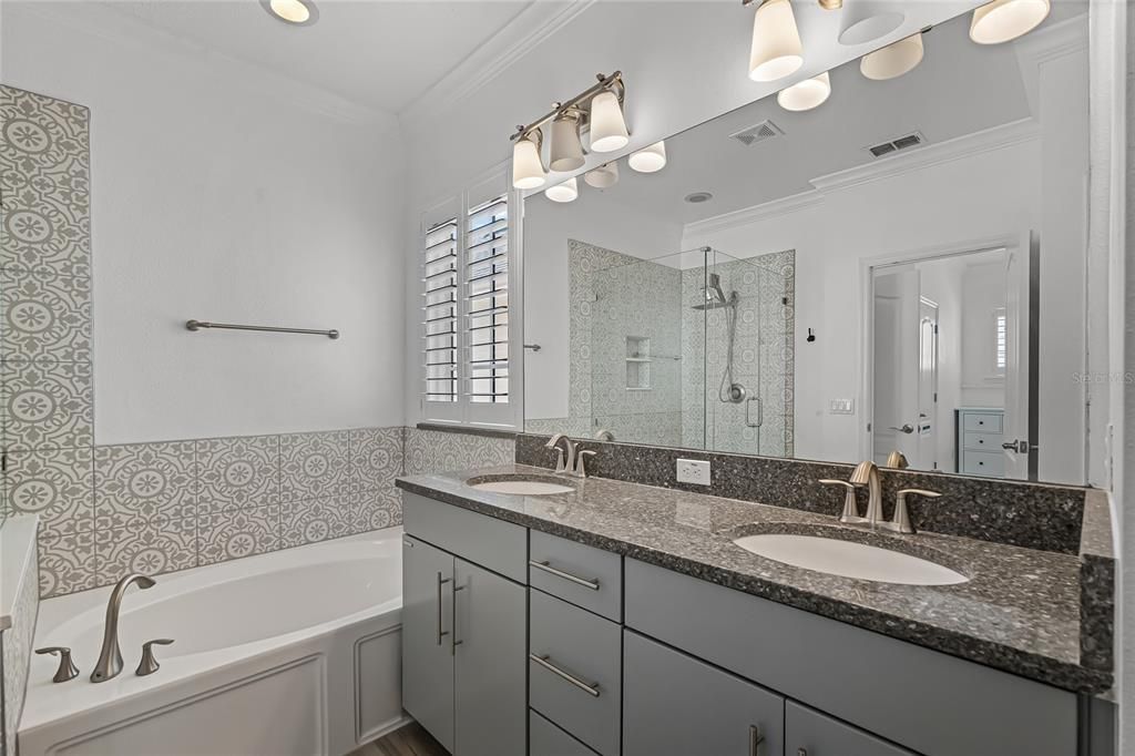 Под контрактом: $675,000 (3 спален, 2 ванн, 2149 Квадратных фут)