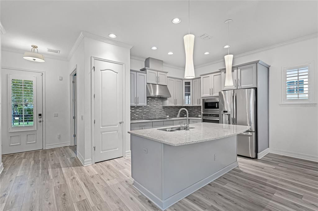 Под контрактом: $675,000 (3 спален, 2 ванн, 2149 Квадратных фут)