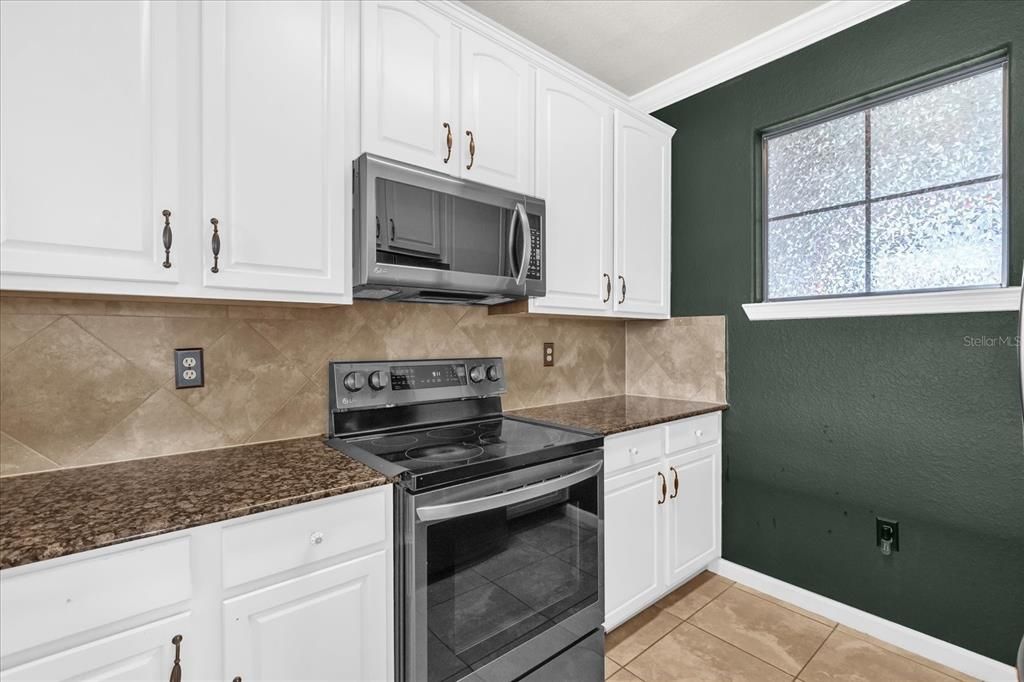 Active With Contract: $149,900 (3 beds, 3 baths, 1217 Square Feet)