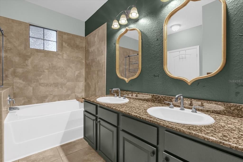 Active With Contract: $149,900 (3 beds, 3 baths, 1217 Square Feet)