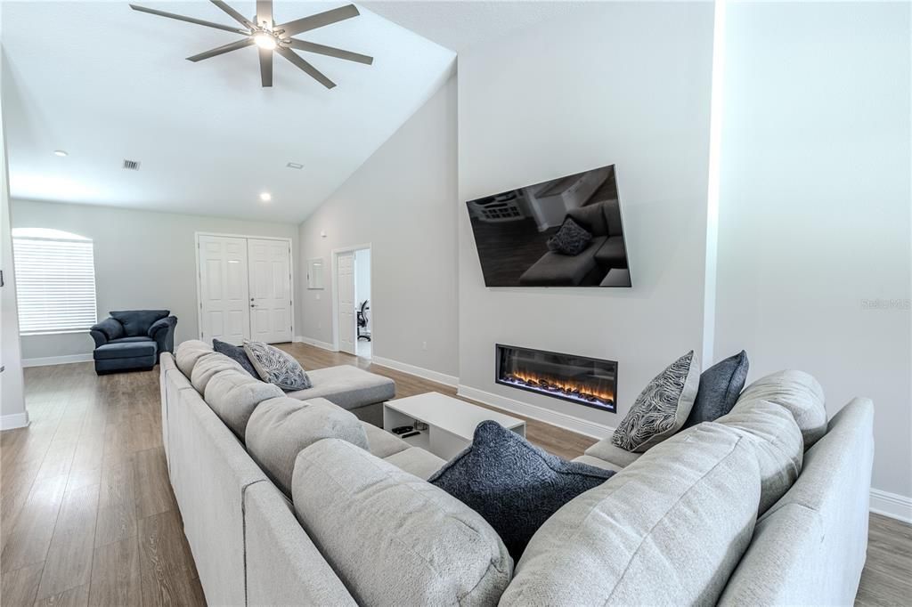 For Sale: $899,000 (4 beds, 3 baths, 3042 Square Feet)