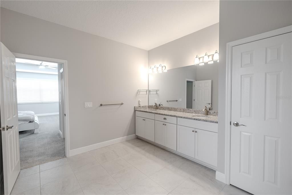 For Sale: $899,000 (4 beds, 3 baths, 3042 Square Feet)