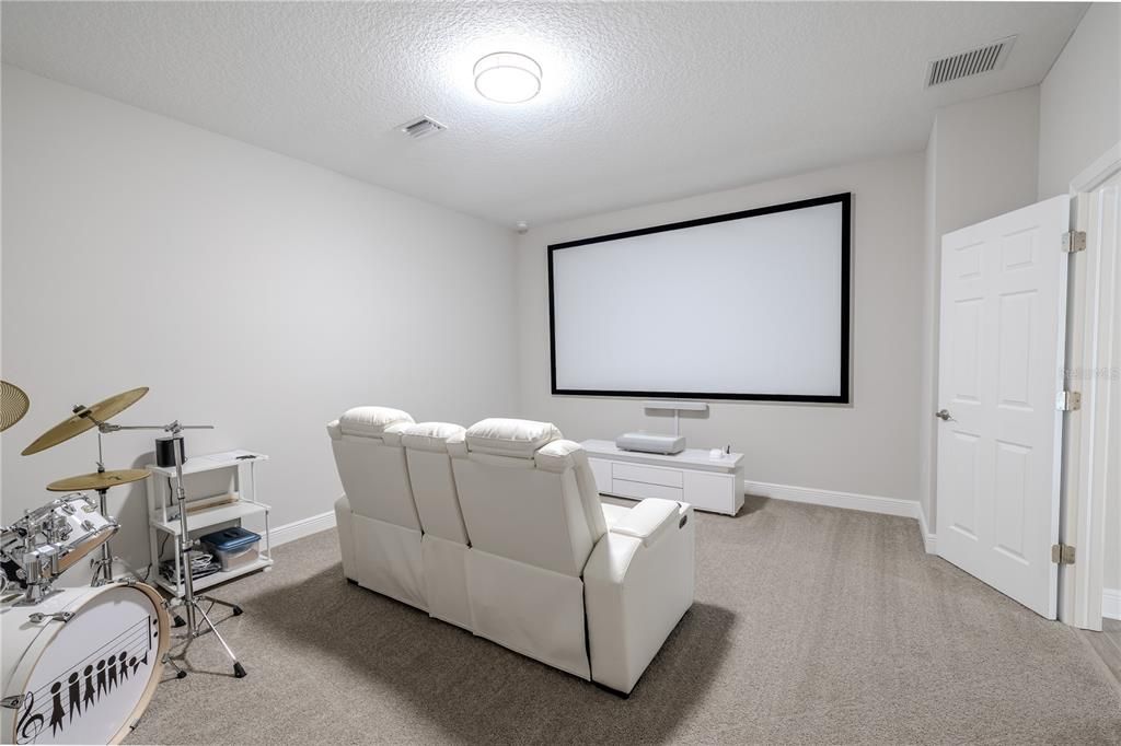 For Sale: $899,000 (4 beds, 3 baths, 3042 Square Feet)