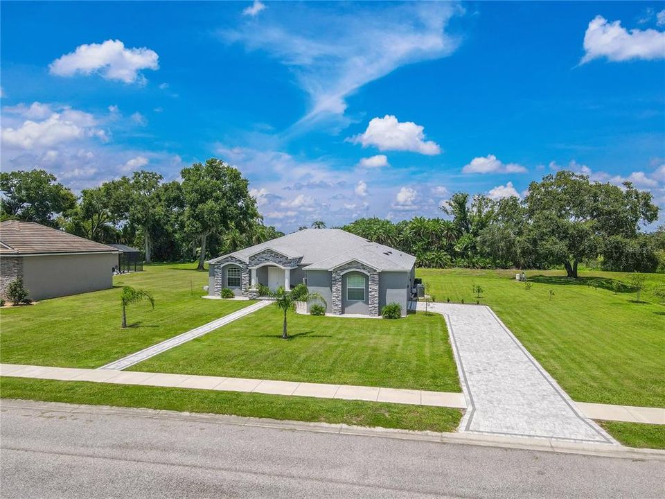 For Sale: $899,000 (4 beds, 3 baths, 3042 Square Feet)