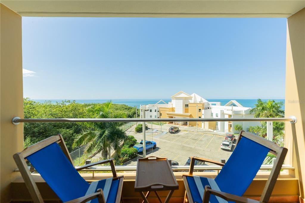 For Sale: $315,000 (2 beds, 2 baths, 983 Square Feet)