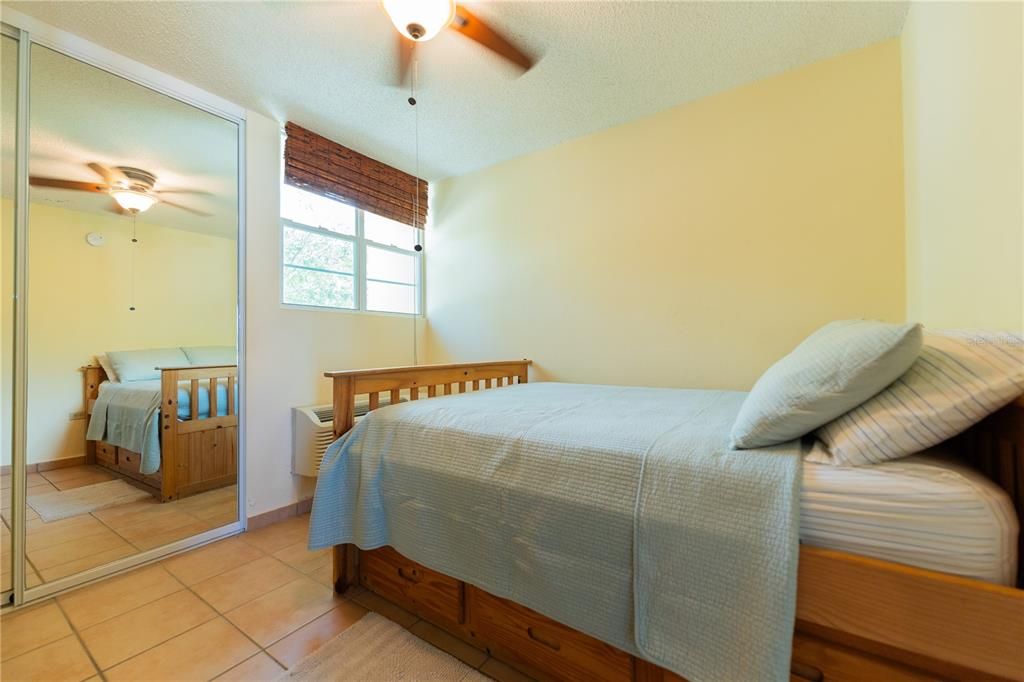 For Sale: $315,000 (2 beds, 2 baths, 983 Square Feet)