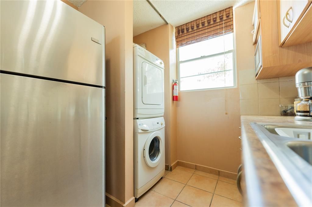 For Sale: $315,000 (2 beds, 2 baths, 983 Square Feet)