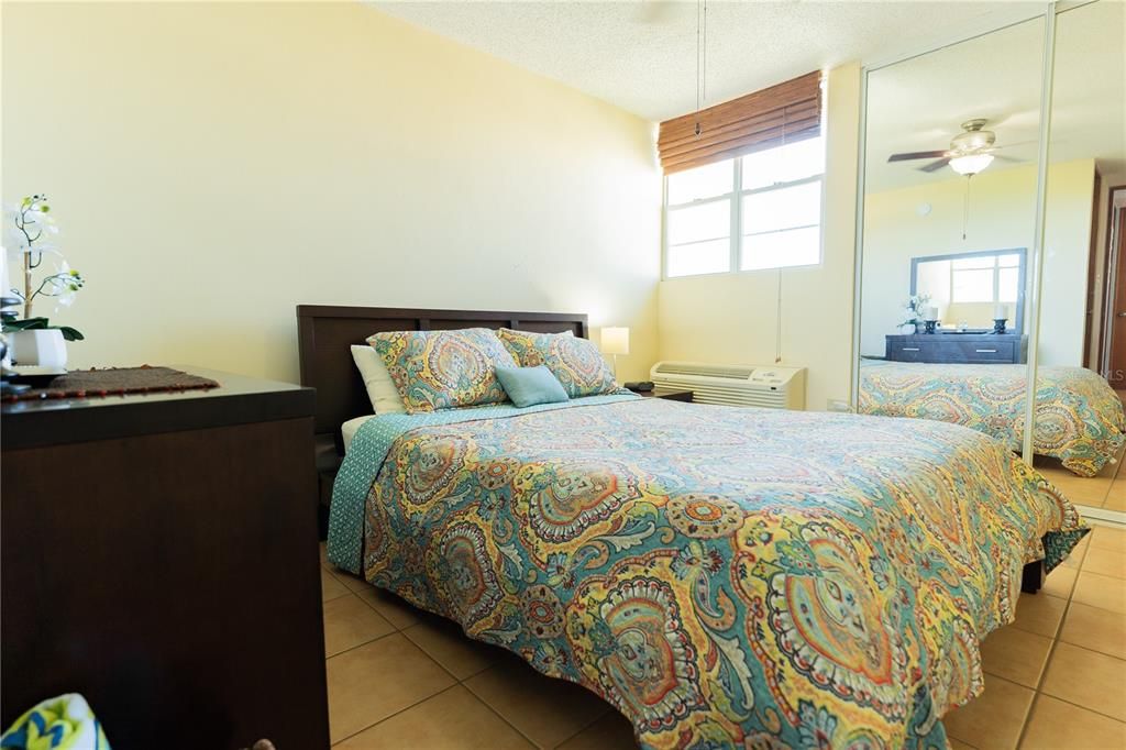 For Sale: $315,000 (2 beds, 2 baths, 983 Square Feet)