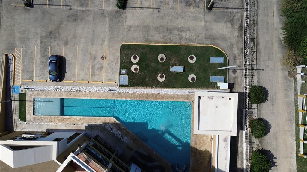 For Sale: $315,000 (2 beds, 2 baths, 983 Square Feet)