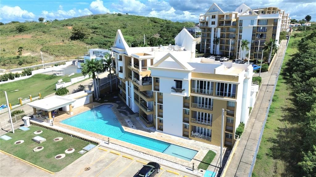 For Sale: $315,000 (2 beds, 2 baths, 983 Square Feet)