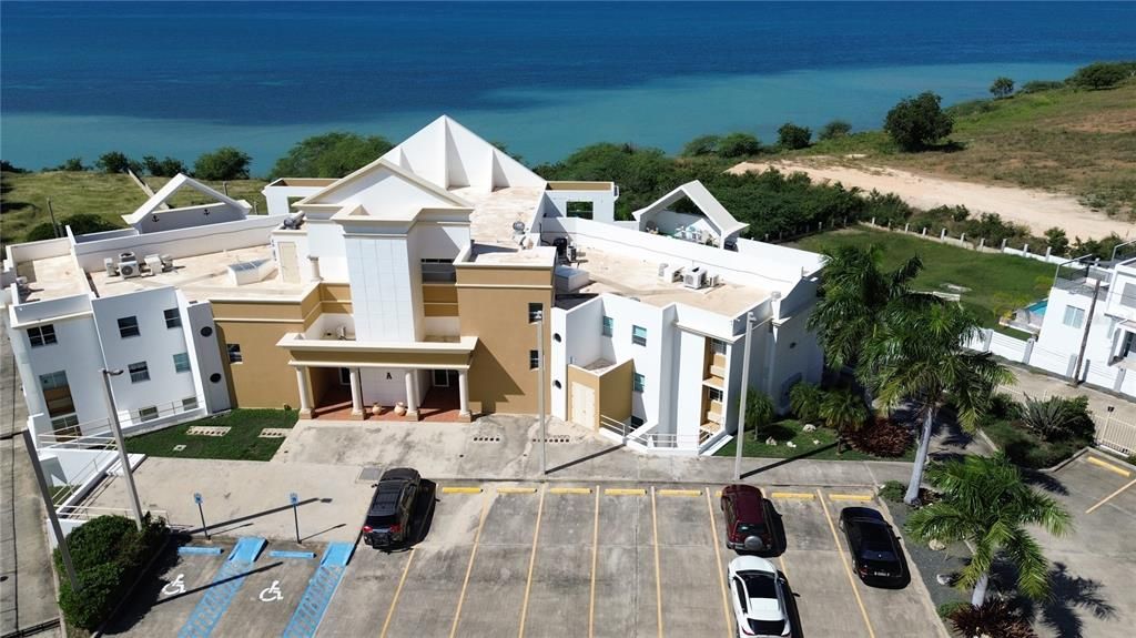 For Sale: $315,000 (2 beds, 2 baths, 983 Square Feet)