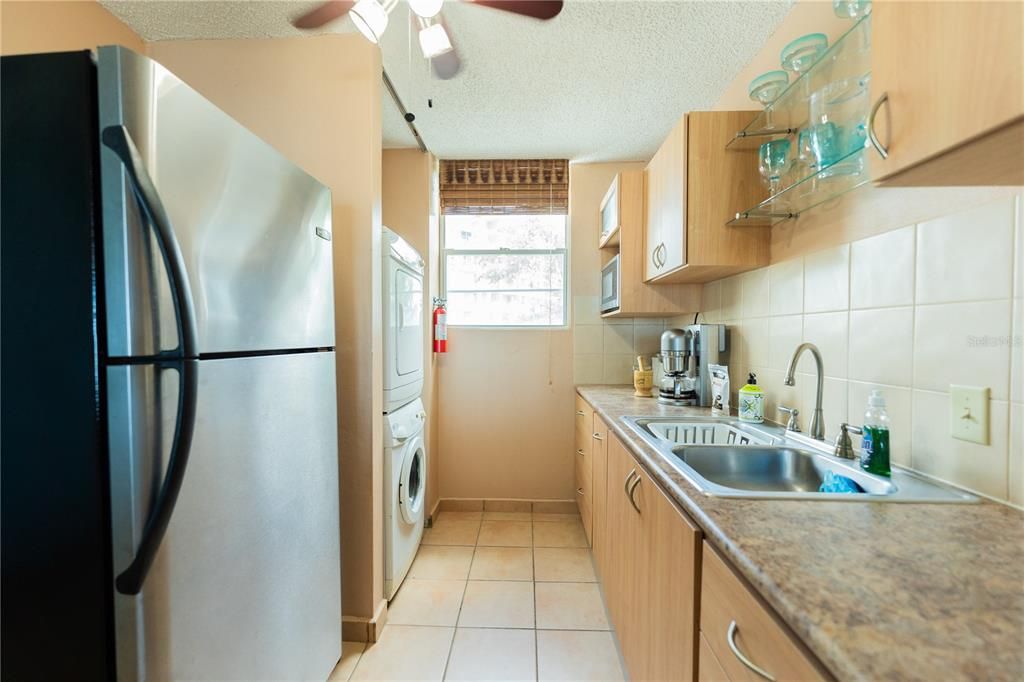 For Sale: $315,000 (2 beds, 2 baths, 983 Square Feet)