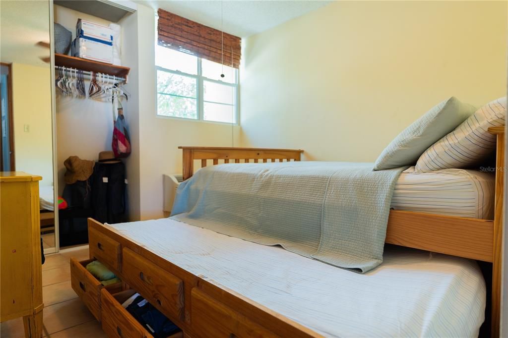 For Sale: $315,000 (2 beds, 2 baths, 983 Square Feet)