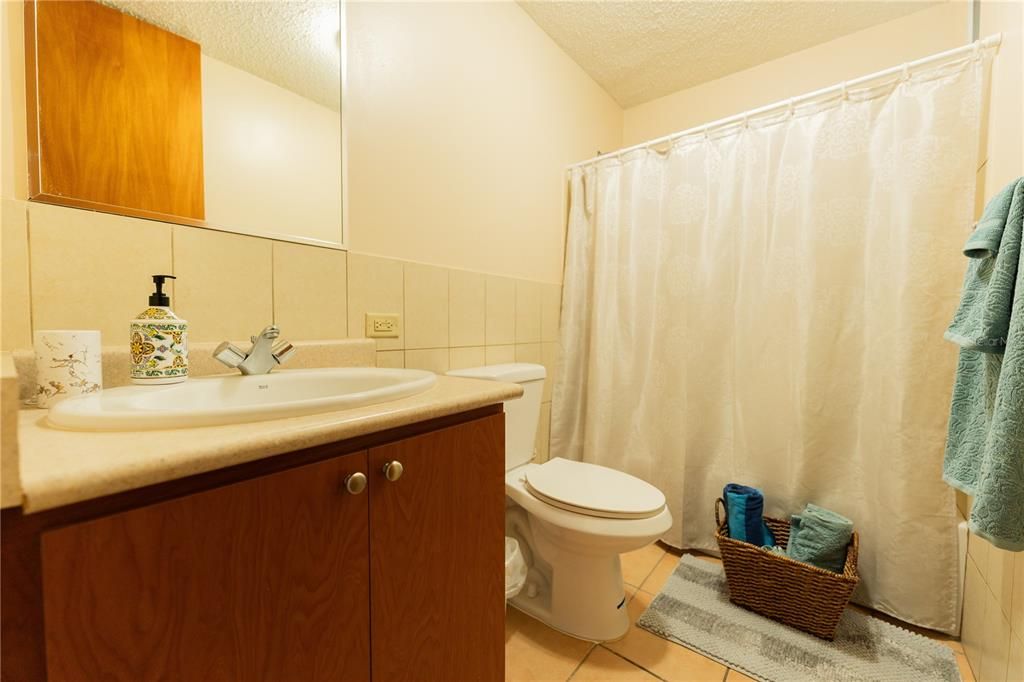 For Sale: $315,000 (2 beds, 2 baths, 983 Square Feet)